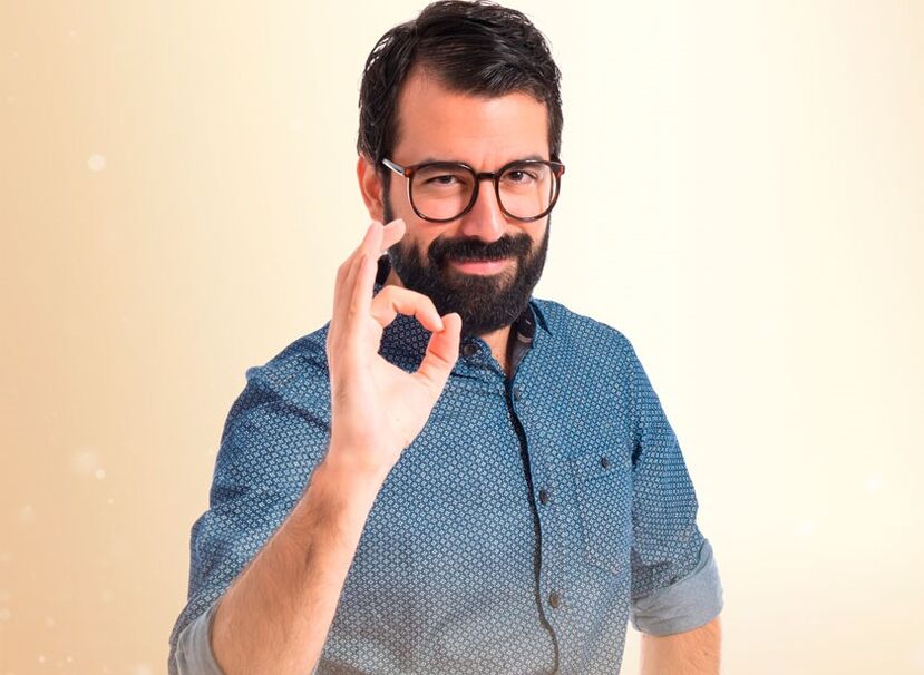 ο άνθρωπος είναι ικανοποιημένος με τη μεγέθυνση του πέους με σόδα